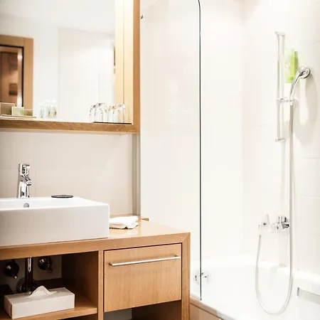 Petit By Schoenegg מלון צרמט